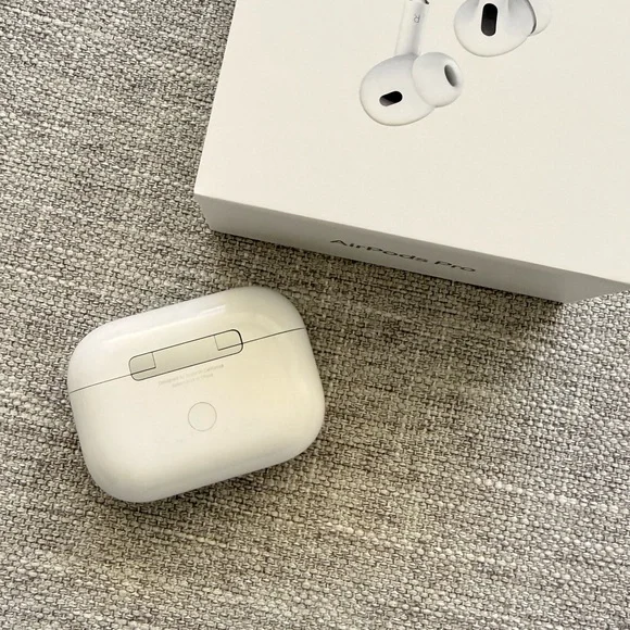 Apple AirPods Pro 2nd Generation - Picture 3 of 3